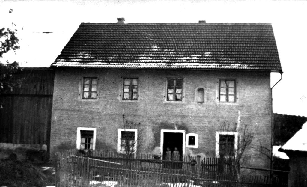 Bergfried-Haus-Abael-auf-Truppen�bungsplatz-Grafenw�hr-ca1930.JPG (212473 Byte)